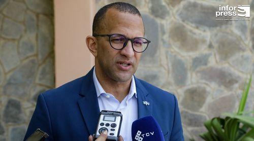 São Vicente: Ministro assina acordo com seis escolas para financiamento do Bolsa de Acesso à Cultura