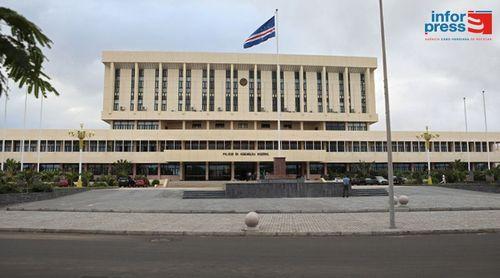 Deputados regressam ao parlamento na quarta-feira para primeira sessão plenária de Outubro