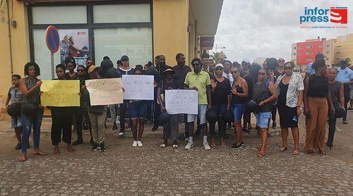 Boa Vista: Professores mostram seu descontentamento com o Governo no dia mundial da classe (c/áudio)