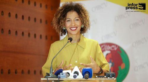 Primeira-dama distinguida com Gran Cruz de Mérito Humanitário pela IMH