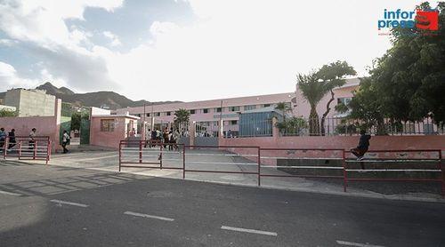 São Vicente: Escola Jorge Barbosa realiza debate sobre vantagens e desvantagens das redes sociais