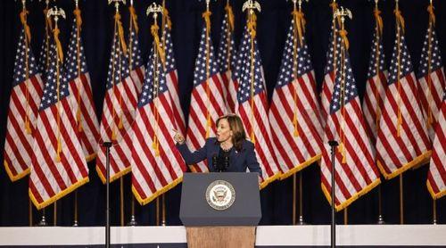 Kamala Harris promete ser “presidente para todos os americanos” em discurso histórico