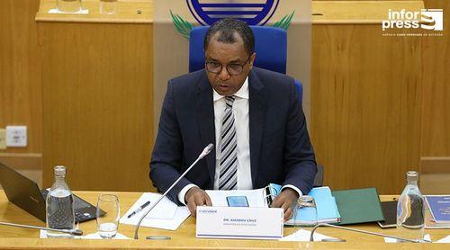 Ministro da Educação afirma que está por concluir apenas subsídios por não redução de carga horária dos professores
