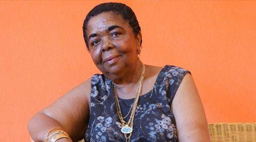 Cesária Évora a eterna “diva dos pés descalços” completaria 83 anos hoje