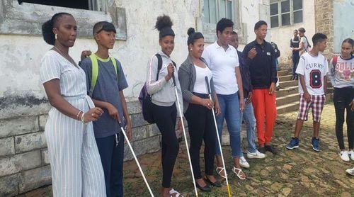 Brava: EMAEI alerta comunidade educativa para importância de estar atenta aos alunos com deficiência visual (c/áudio)