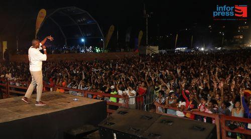 Público dá nota positiva ao segundo dia do Festival da Gamboa, apesar dos atrasos