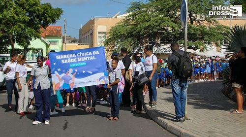 Praia: Dia Mundial da Saúde Mental assinalado com marcha cívica envolvendo alunos de diferentes níveis de ensino
