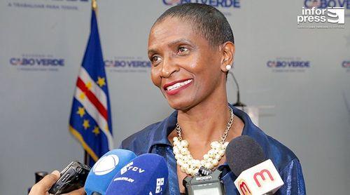 Ministra da Saúde justifica substituição dos três membros do CA do HUAN com gestão administrativa normal 