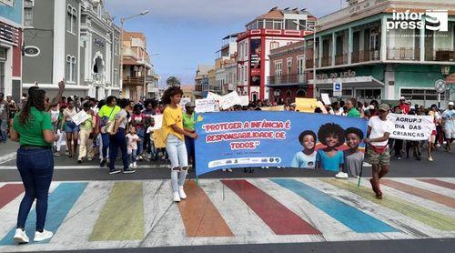 São Vicente: ICCA realiza passeata para sensibilizar sobre diversos tipos de violência contra crianças