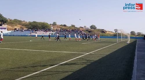 Futebol/Fogo: Académica goleia Botafogo (4-0) e fica a duas vitórias de conquistar o título regional