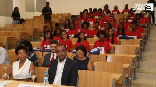Ministro da Educação desafia alunos a não terem medo da matemática e a apostarem disciplina