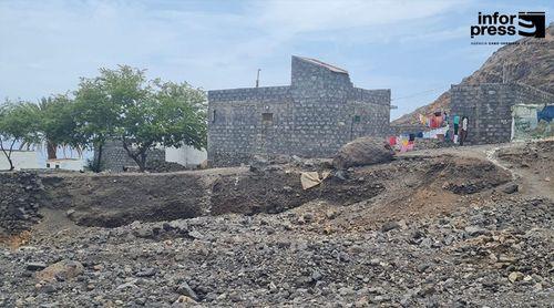 Porto Novo/Monte Trigo: Comunidade volta a pedir "urgência" na reconstrução do muro de protecção das casas