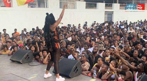 Música: Cantora Jennifer Dias pede inclusão de mais mulheres nos cartazes dos festivais