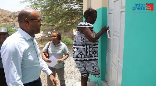 Praia: Governo entrega 22 habitações reabilitadas a famílias de bairros de Pensamento e São Pedro