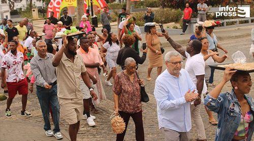 São João Baptista/Brava: Centenas de pessoas realizaram o habitual cortejo ao “mastro”