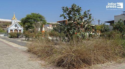 Praia: Bairro Craveiro Lopes celebra 70º aniversário natalício com jardim da praça “totalmente abandonado”