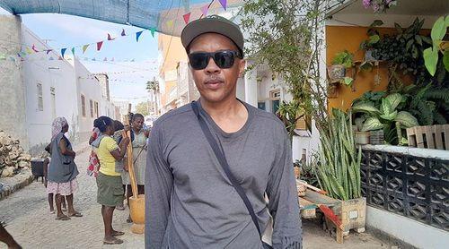 Maio: Jovem emigrante realiza sonho de ser rei da festa de Santa Cruz 