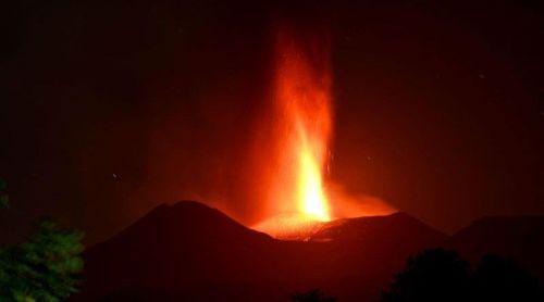 Aeroporto italiano da Catânia suspende voos devido a nova erupção do Etna