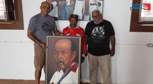 São Filipe: Tamboreiro mais antigo de São Filipe homenageado pelo artista José Pereira “Djudjé” (c/vídeo)