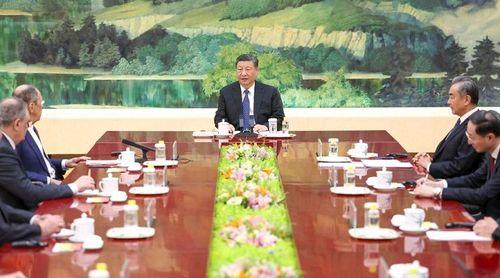 Xi Jinping reúne-se com ministro das Relações Exteriores da Rússia e realça coexistência harmoniosa