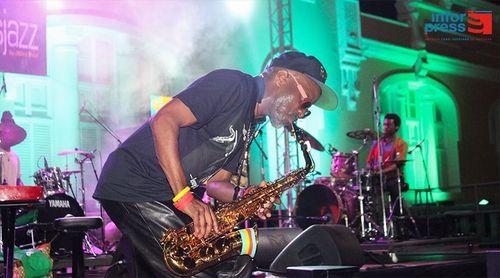 São Vicente: Jowee Bash Omicil volta a declarar amor a Mindelo e termina Mindel Summer Jazz “em grande”