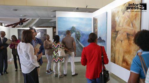 Artista plástica Nela Barbosa eleva figura e beleza da mulher na exposição denominada “O que saiu do meu pincel”