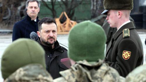 Zelensky homenageia soldados mortos em cerimónia com líderes da UE, Itália, Canadá e Bélgica