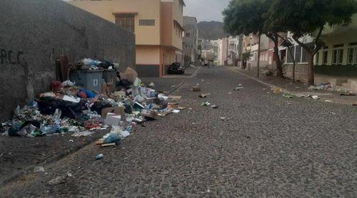 São Vicente: Moradores de Chã de Alecrim pedem retirada de contentores que representam “perigo” para saúde pública