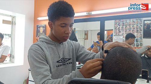 Perfil: Neidson Rodrigues conquista ribeira-grandenses com desenhos em cortes de cabelo