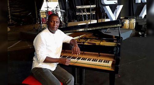 Após quase quatro décadas de contribuição à música cabo-verdiana Tó Tavares recebe sua primeira homenagem
