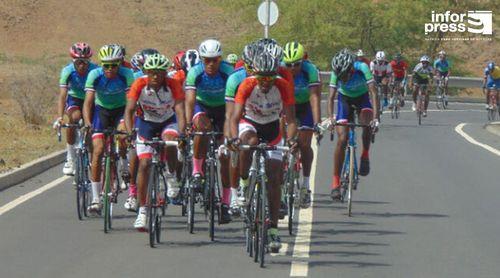 Ciclismo: Trinta e cinco ciclistas participam domingo no Giro Praia 2024