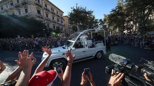 Papa Francisco doou papamóvel para servir de unidade móvel de saúde para crianças de Gaza