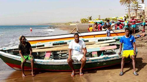Porto Novo: Duas dezenas de pescadores participam em formação em reparação de redes de pesca