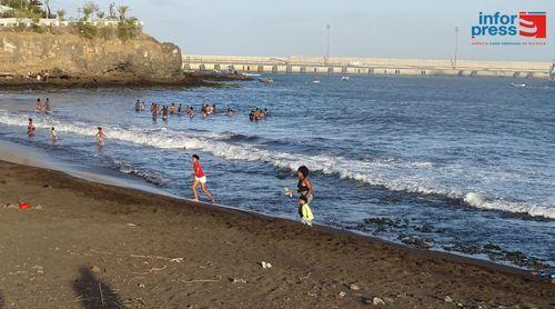 Porto Novo/Época Balnear: Bombeiros alertam para presença de tubarões nas praias balneares