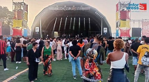 Porto Novo/São João: Pessoas vibram com actuações dos artistas no primeiro dia dos bailes no antigo estádio municipal
