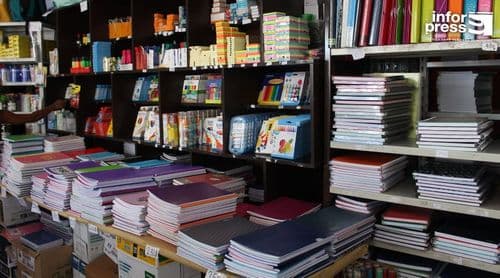 Regresso às aulas aumenta procura por materiais escolares e uniformes na cidade da Praia