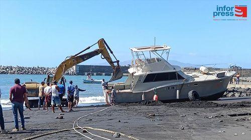 Fogo: Primeira fase de remoção do navio Rabo Junco concluída 24 horas após encalhe 